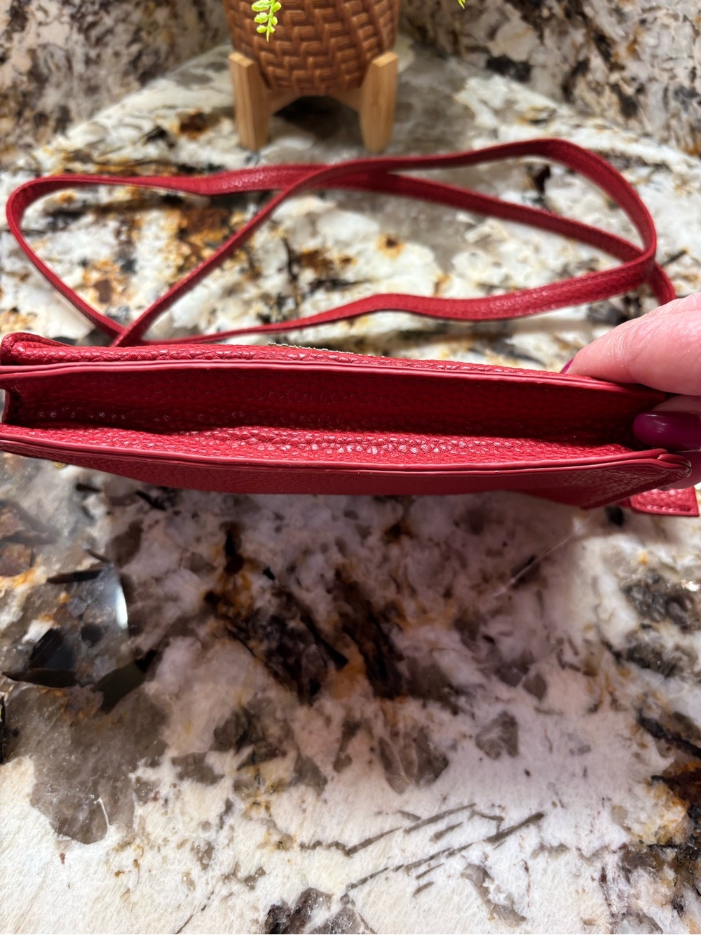 Kenneth Cole Reaction Red Pebble Crossbody Purse - Picture 4 of 11